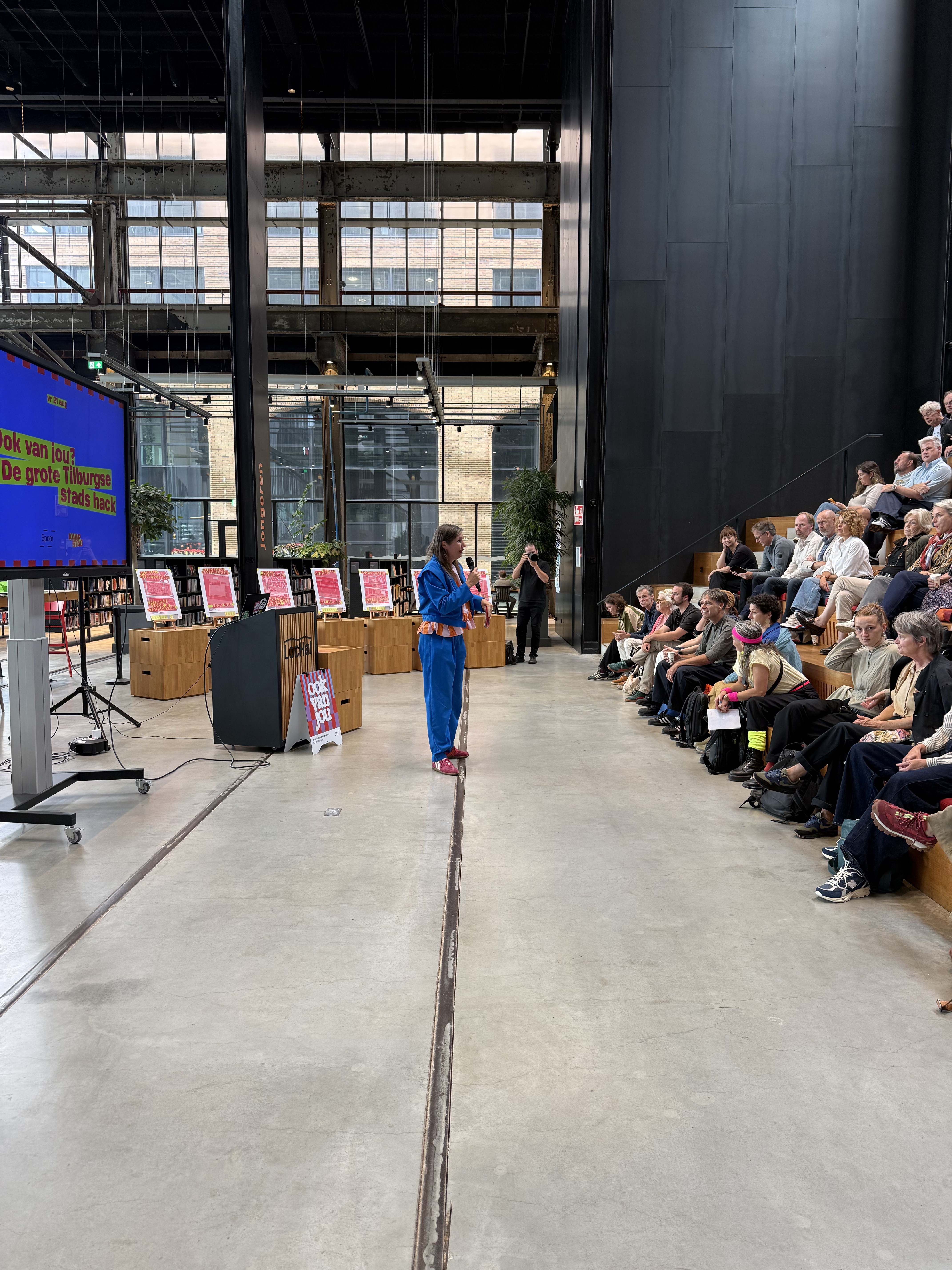Maaike Muis modereert over kunst in de publieke ruimte, LOCHal